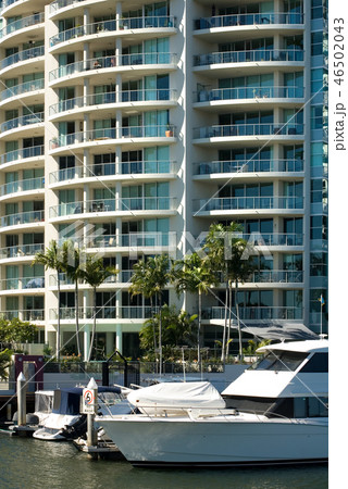 Apartment Building 46502043