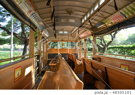ホノルルの風景　ワイキキトロリーの車内 46505101