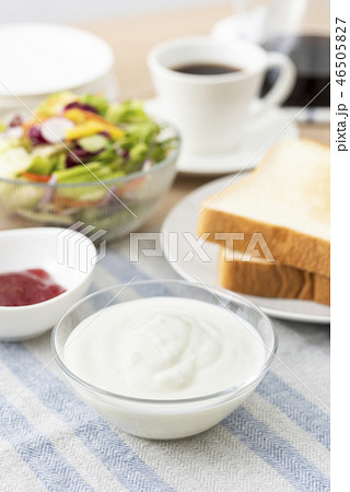 朝食ヨーグルト 朝食ヨーグルト 46505827