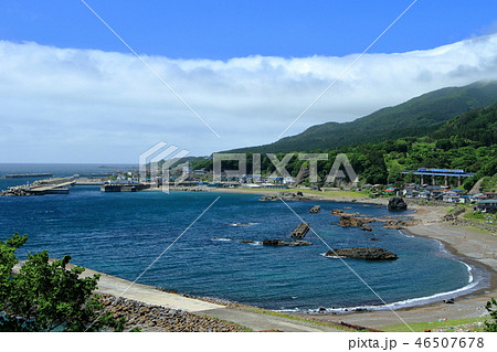 五能線・夏の海岸線を行く観光列車 46507678