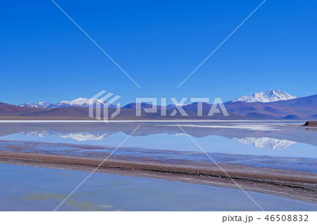Beautiful green and blue lagoon Laguna Brava, a salt lake in the Argentine Andes, near Paso Pircas Beautiful green and blue lagoon Laguna Brava, a salt lake in the Argentine Andes, near Paso Pircas 46508832
