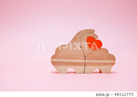 Beautiful wooden elephant Valentine's day. Beautiful wooden elephant Valentine's day. 46512775