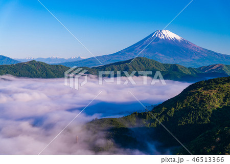 (神奈川県)雲海の芦ノ湖と冠雪した富士山 (神奈川県)雲海の芦ノ湖と冠雪した富士山 46513366