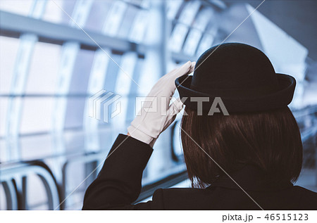 女性　職員 46515123