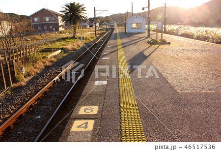 外房線浪花駅を発車した下り電車(2) 外房線浪花駅を発車した下り電車(2) 46517536