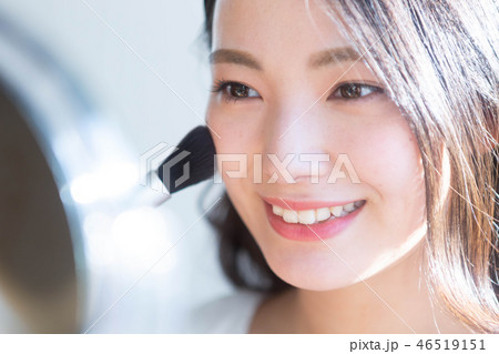 女性 ビューティー メイク チークブラシ 女性 ビューティー メイク チークブラシ 46519151