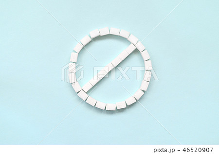 Sign of the ban of sugar cubes on a pastel blue 46520907