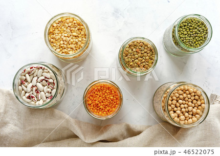 Assorted dried legumes and pulses in jars 46522075