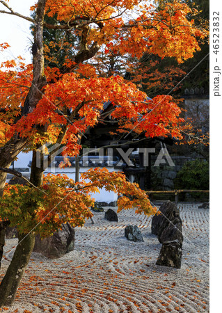 光明禅寺の紅葉の写真素材