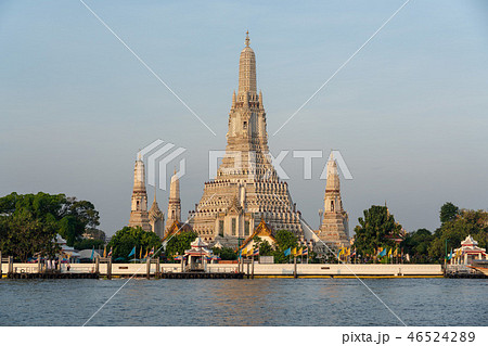タイ・バンコクのワット・アルン寺院 タイ・バンコクのワット・アルン寺院 46524289