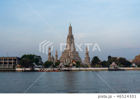 タイ・バンコクのワット・アルン寺院 46524301