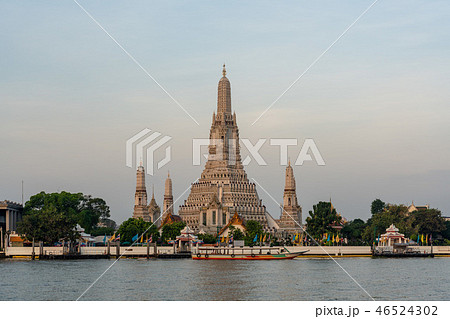 タイ・バンコクのワット・アルン寺院 46524302