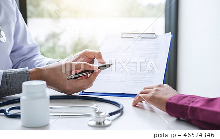 Medicine and health care concept, Professor Doctor presenting re 46524346