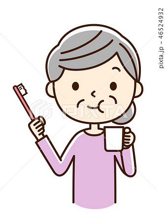 口をゆすぐ 女性 シニア 口をゆすぐ 女性 シニア 46524932