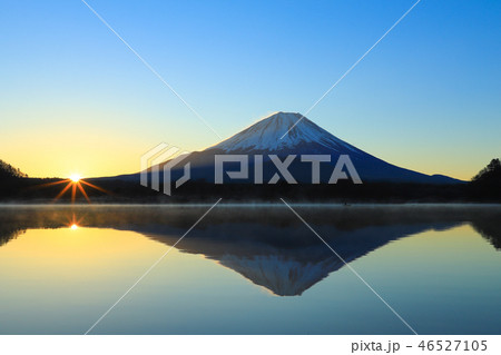 日の出と富士山 精進湖 日の出と富士山 精進湖 46527105