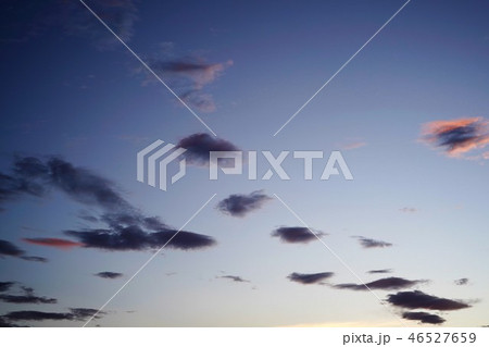 夕焼け空（積雲と扁平雲） 46527659