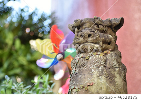 風車とシーサー 46528175