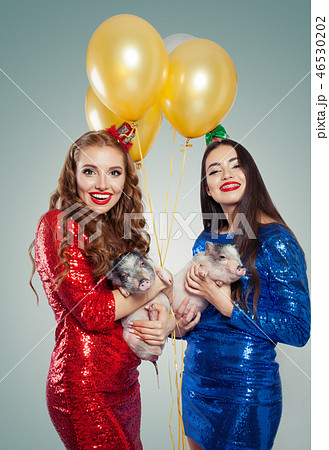 Christmas portrait of smiling women 46530202