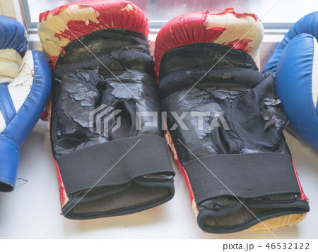 closeup of worn out pair boxer gloves closeup of worn out pair boxer gloves 46532122