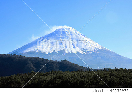 西湖から眺める富士山(山梨県) 西湖から眺める富士山(山梨県) 46535975