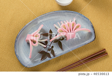板つけカマボコの飾り切り(蝶々と菊イメージ) 板つけカマボコの飾り切り(蝶々と菊イメージ) 46536613