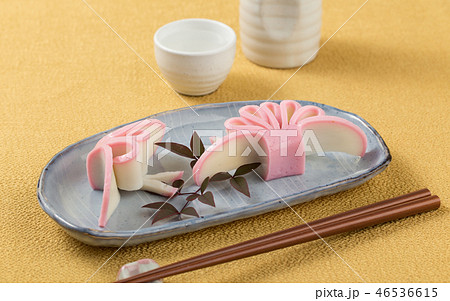 板つけカマボコの飾り切り(蝶々と菊イメージ) 板つけカマボコの飾り切り(蝶々と菊イメージ) 46536615