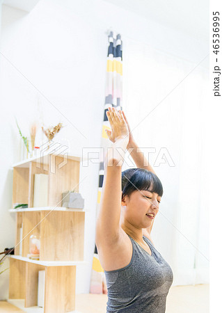 女性 女の人 女 46536995