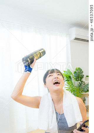 女性 女の人 女 46537095