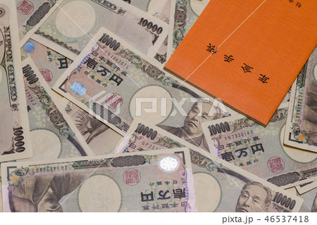 年金とお金 46537418