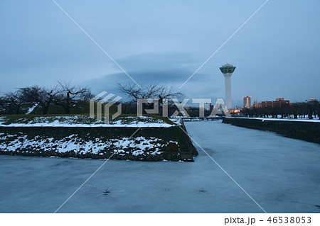 日の出前の北海道函館市五稜郭公園の五稜郭タワーの風景を撮影 日の出前の北海道函館市五稜郭公園の五稜郭タワーの風景を撮影 46538053