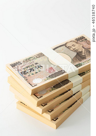 お金　札束 46538740