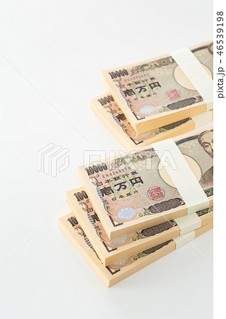 お金　札束 46539198