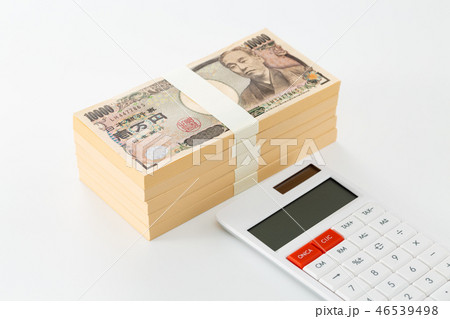 お金　札束 46539498