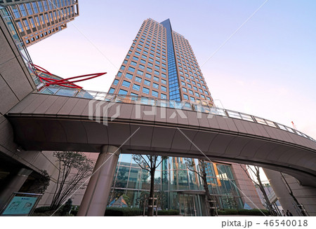 日本の横浜都市景観　横浜銀行本店ビルなどを望む 46540018