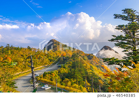 紅葉に染まる四国の名峰！瓶ヶ森林道駐車場（愛媛県西条市)※作品コメント欄に撮影位置 46540385