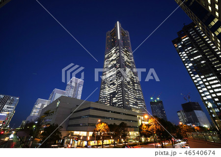 日本の横浜都市景観　横浜ランドマークタワーや建設中の横浜市役所新庁舎などを望む 46540674