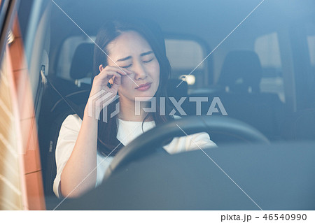 運転中に眠くなった若い日本人女性 運転中に眠くなった若い日本人女性 46540990
