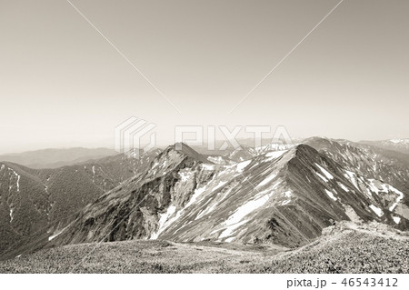 春の谷川岳登山 （天神尾根ルートより俎嵓・オジカ沢の頭・万太郎山を望む） 46543412