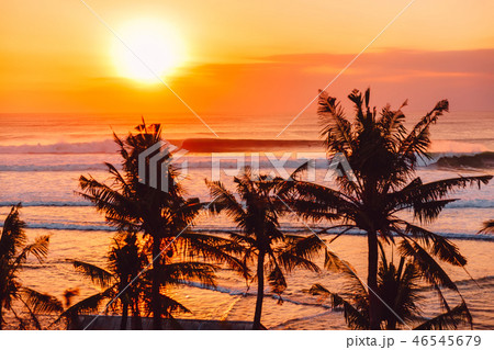 Warm sunset or sunrise with ideal ocean waves Warm sunset or sunrise with ideal ocean waves 46545679