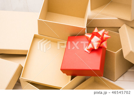 プレゼント　箱 46545702