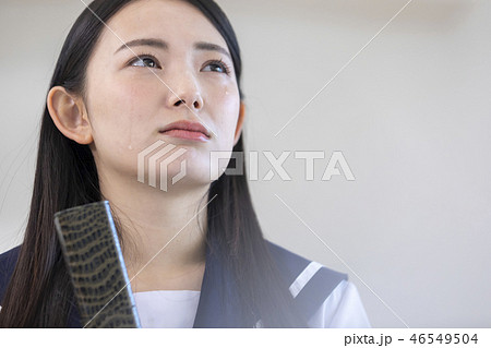 女の子　涙　卒業 46549504