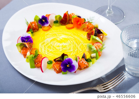 Tasty tartar with fresh tuna Tasty tartar with fresh tuna 46556606