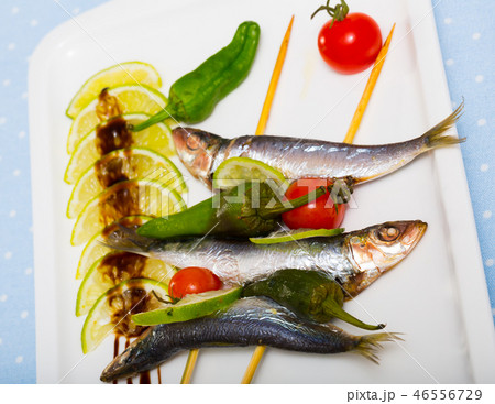 Sprats grilled with fresh vegetables 46556729
