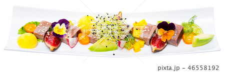 Seared tuna with mango, avocado, figs 46558192