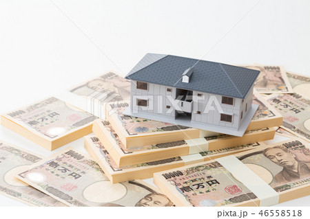 お金　札束 46558518