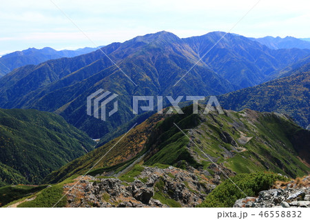 南アルプス塩見岳山頂から 荒川三山 を望む 南アルプス塩見岳山頂から 荒川三山 を望む 46558832