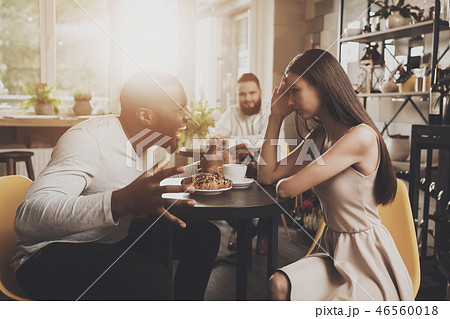 Young couple men and women find out relationship 46560018