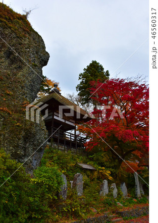 長楽寺観音堂と姨石　紅葉　千曲市 46560317