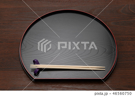 半月盆と箸と箸置き 46560750