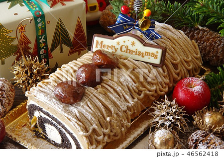クリスマスケーキ クリスマスイメージ ブッシュ ド ノエル クリスマス ロールケーキの写真素材